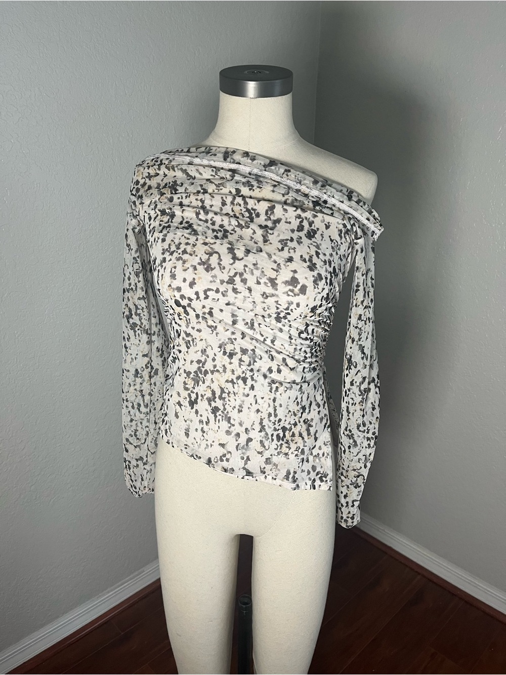 Off-Shoulder Long Sleeve Animal Print Top in White and Gray
